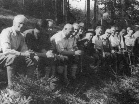 Rast bei der Herrenwanderung 1962 (links Dr. Wilhelm Springer; Vierter von links Ludwig Akstaller)